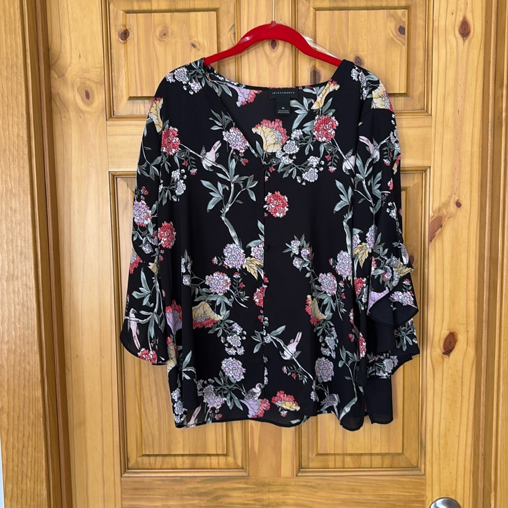 Investments flutter sleeve 6 button floral blouse